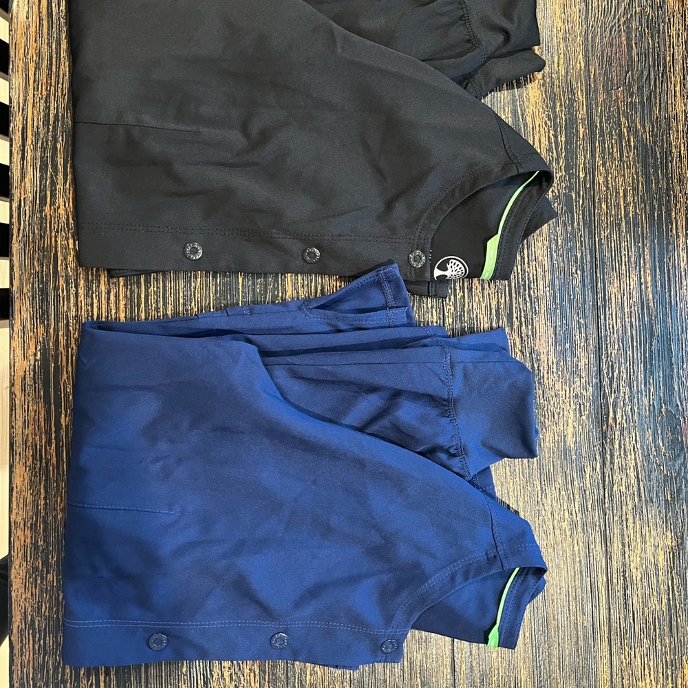 Set of two scrub jackets size s